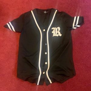 Five.by.five baseball style jersey.